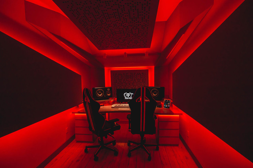 Recognizing the value of superior studio design / acoustic excellence, Hit recording duo Cat Dealers commissioned WSDG to create a compact yet powerful dream recording studio. Best Project Studio Design. Red Light.