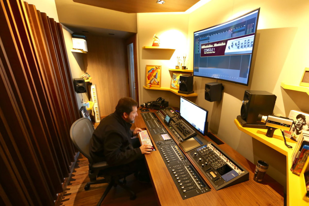 Mix2go is located in Sao Paulo, Brazil and is an innovative 3D mixing facility. WSDG was commissioned to design a space where 3D mixes audio could be created. Beto Neves mixing.