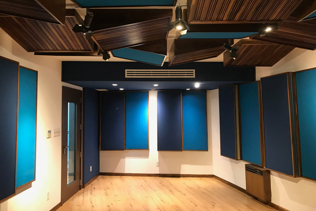 TEC de Monterrey University has grown to include 31 campuses in 25 cities throughout Mexico. A trail-blazing seat of education. After the 2017 earthquake, WSDG was reached to do the new studio design of the facility in a record time. Live Room A 3