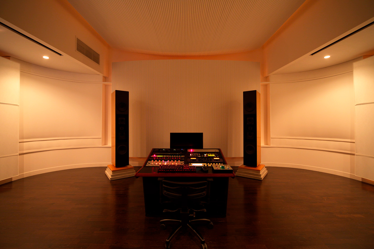 Top mastering engineer and Boiler Room founder Collin Jordan inquired WSDG to fully design his new mastering room in Chicago. WSDG’s balance of technical acoustics and artistic design was spot on and made it easy to make the decision. Wider front view.