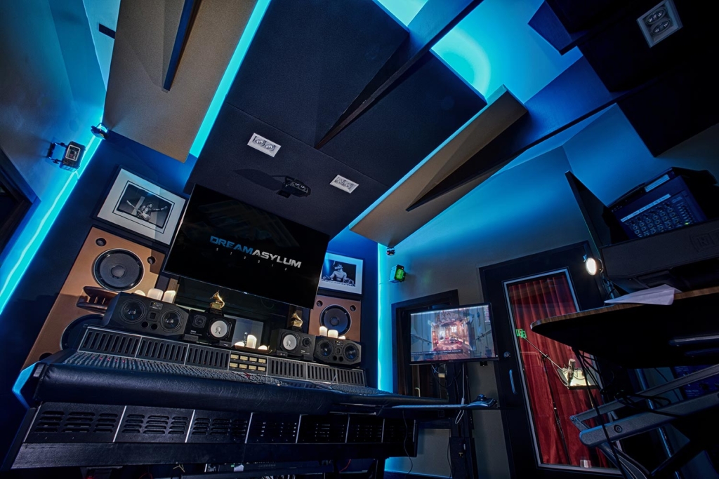 Two of the contemporary music scene’s most prolific hit producers and mixing engineer, Nate ‘Danja’ Hills and Marcella Araica have added a cutting edge, WSDG recording studio to their N.A.R.S. (New Age Rock Stars) label. Studio X, Danja Studio in Blue.