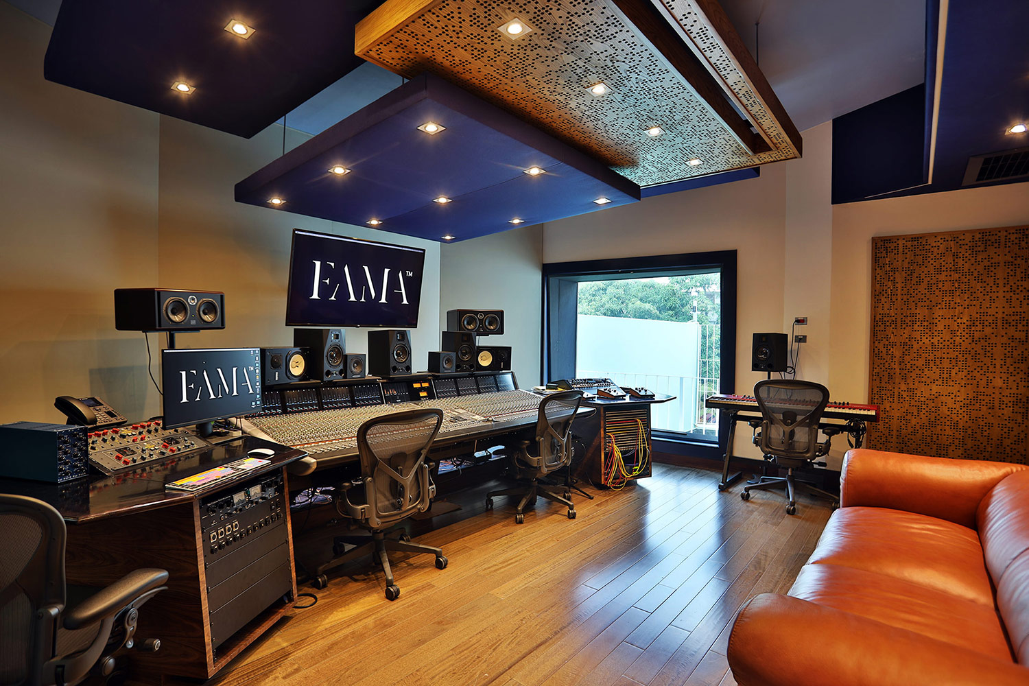 FAMA Studio owner Luis Betances retained WSDG Latin for an acoustic and aesthetic studio design to create a dream recording studio that meets his production needs in Santo Domingo, Dominican Republic. Control Room B.