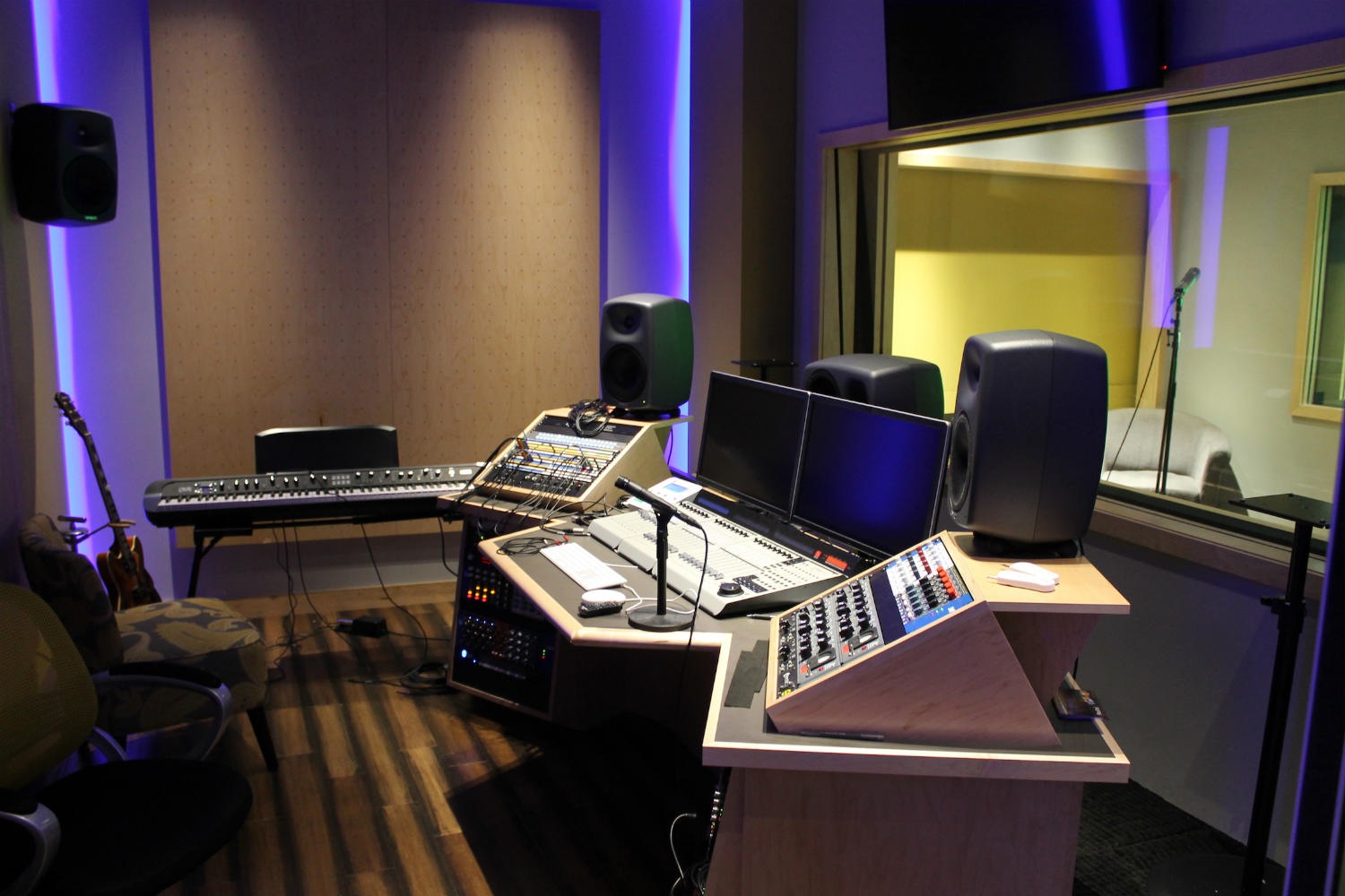 MJH Studios in NJ, designed by WSDG, is a world-class recording and production facility for the main use of creating audio and video healthcare-related content by MJH for their clients. Main Control Room