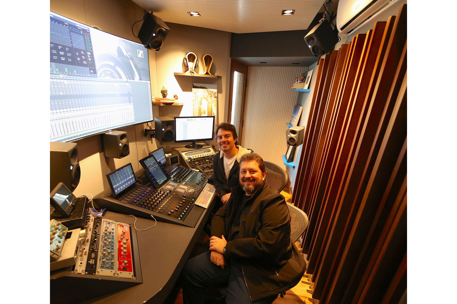Mix2go is located in Sao Paulo, Brazil and is an innovative 3D mixing facility. WSDG was commissioned to design a space where 3D mixes audio could be created. Beto Neves and Daniel Reis.