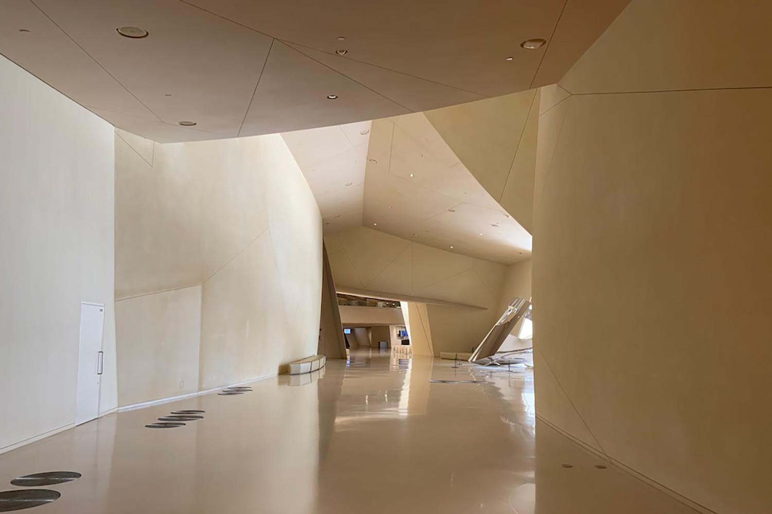 The National Museum of Qatar. WSDG was contracted to create a 3-D acoustic model of the space and make recommendations regarding appropriate speaker usage and placement. Interior.