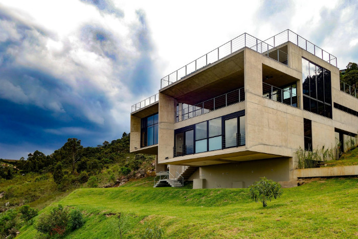 WSDG-designed Sonastério studio in Belo Horizonte, Brazil. Is a brand new SSL equipped recording studio, sitting at the mountains with brand new gear and fantastic acoustics. Outside view.