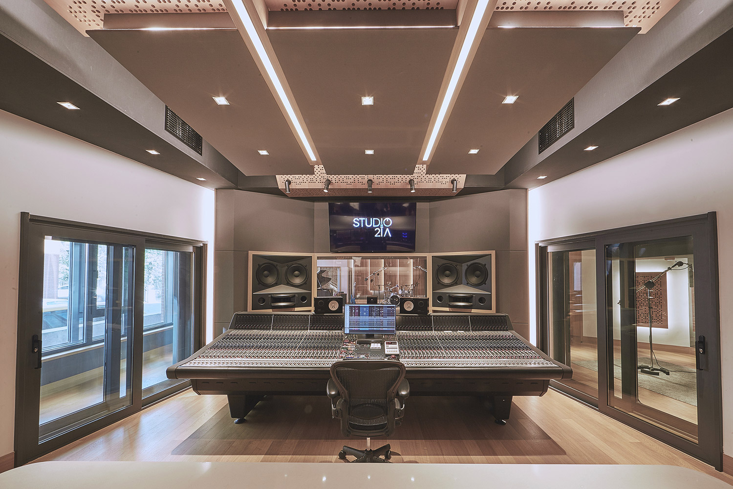 Intrigued by WSDG’s reputation in designing the best recording studios in the world, multi-talented recording and mixing engineer TC Zhou started a deep collaboration with our global team for his brand-new Studio 21A facility in Beijing, China. Control Room A.