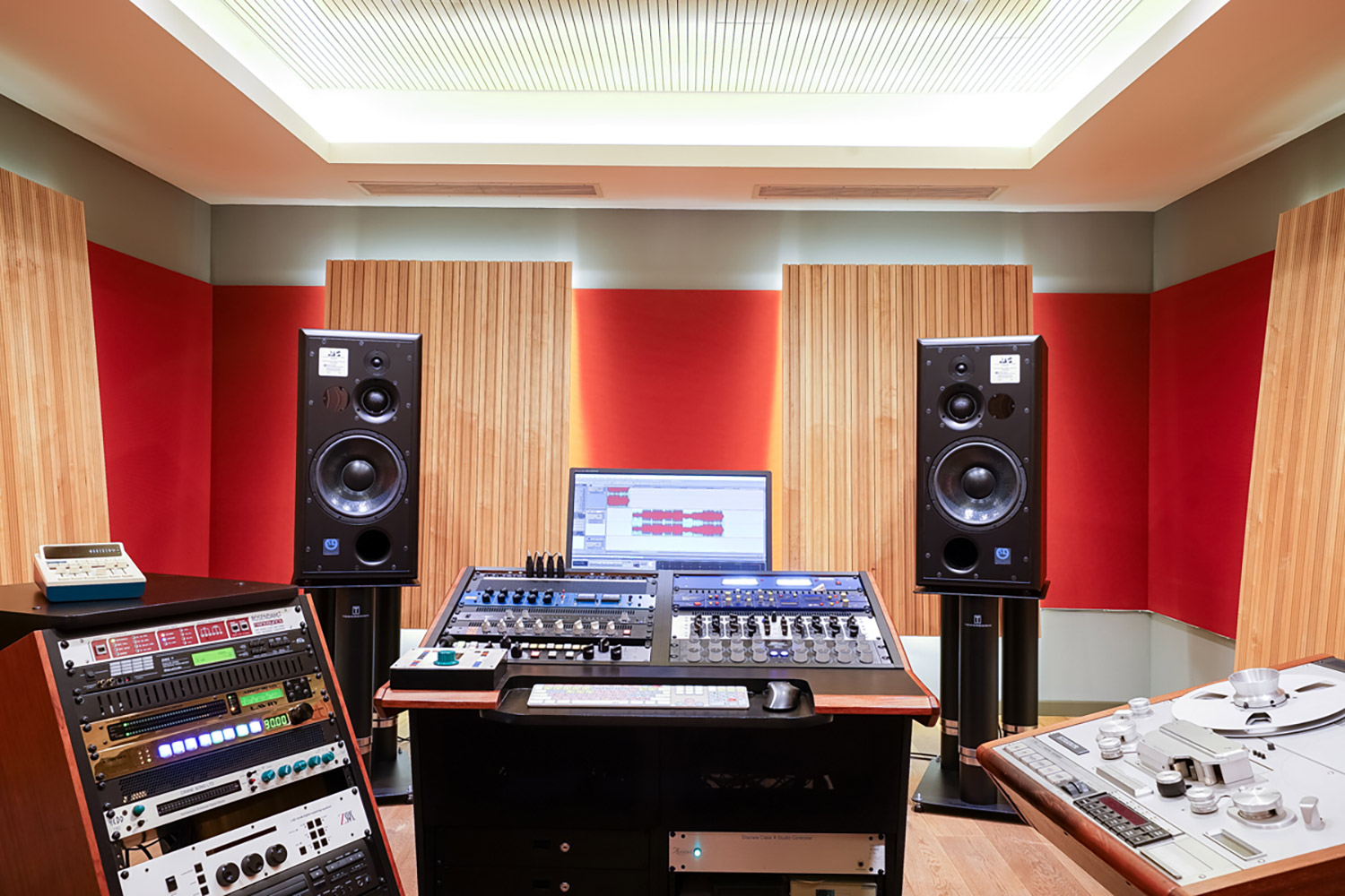 Sunshine Music has provided the Austrian music community with impeccable creative mastering and recording services since 1995. Designed and tuned by WSDG, Sunshine just upgraded their speakers to ATC Pro models. Mastering 1.