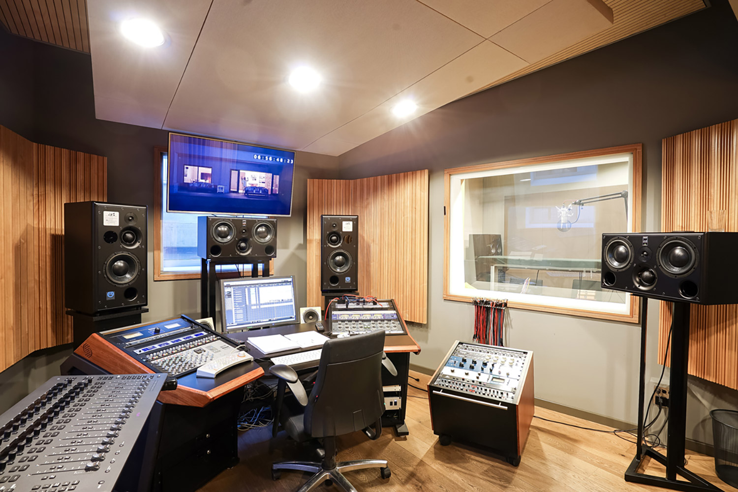 Sunshine Music has provided the Austrian music community with impeccable creative mastering and recording services since 1995. Designed and tuned by WSDG, Sunshine just upgraded their speakers to ATC Pro models. Mastering 2.