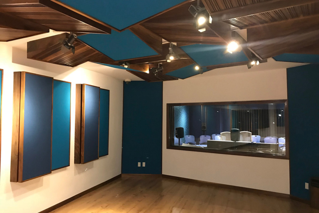 TEC de Monterrey University has grown to include 31 campuses in 25 cities throughout Mexico. A trail-blazing seat of education. After the 2017 earthquake, WSDG was reached to do the new studio design of the facility in a record time. Live Room A 2