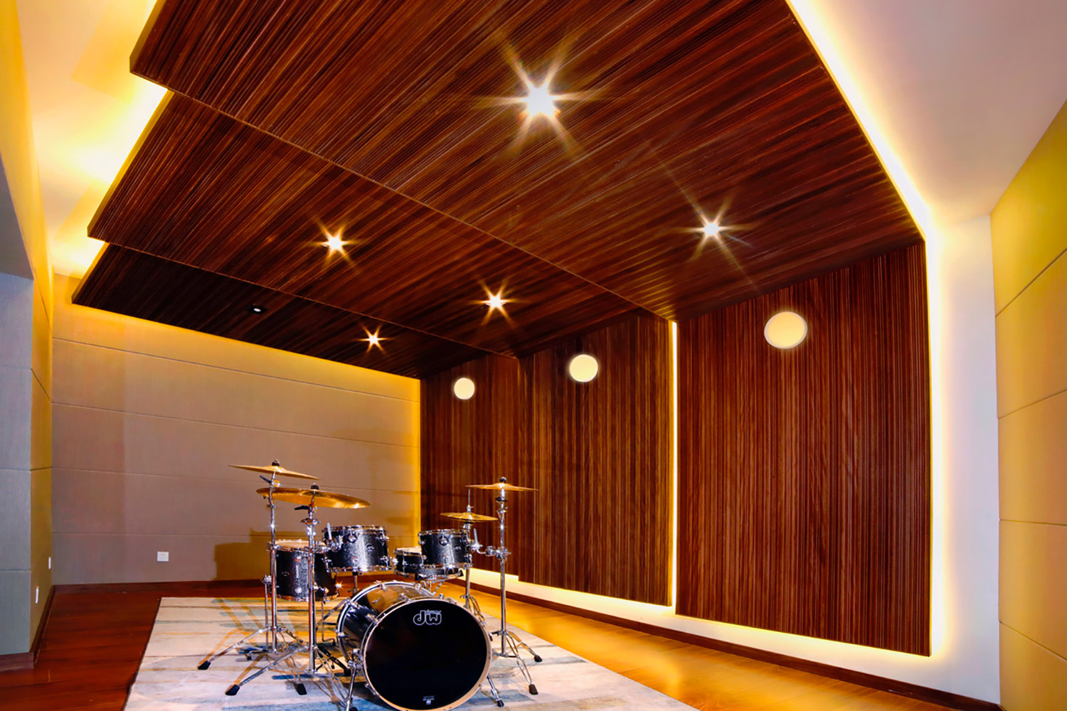 Zhejiang Conservatory of Music in Hangzhou, East China commissioned WSDG to create an important addition to this extraordinary institution, a 21st Century Music Production & Education Complex. Boutique ISO Booth with Drum set.