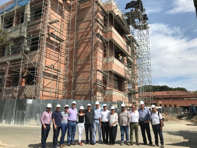 WSDG and ICESI Design / Construction team at construction site in Cali, Colombia - ICESI University.